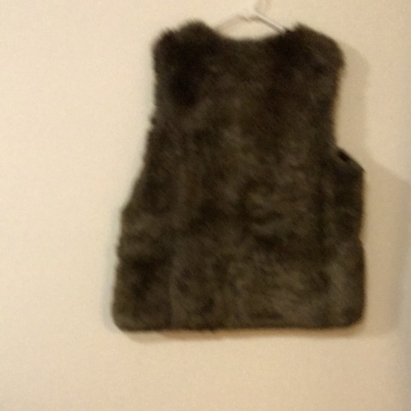 Luxurious Apt 9 Woman’s Faux fur Winter Vest In Brown. - Picture 2 of 4
